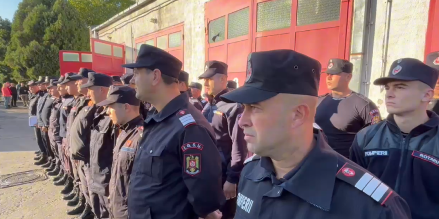Peste 30 de pompieri clujeni au plecat spre Galați pentru a-i ajuta pe cei afectați de inundații