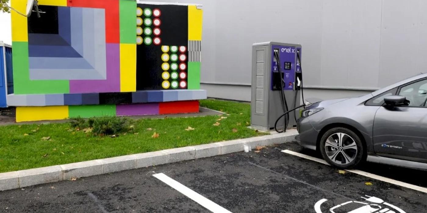 Zeci de stații de încărcare pentru mașinile electrice vor fi montate în Sectorul 4, promite primarul Daniel Băluță