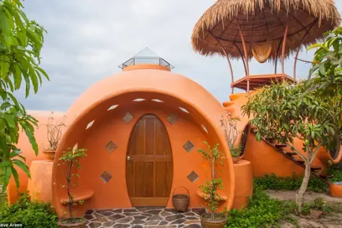 Casa dom construita in doar 6 saptamani cu $9.000