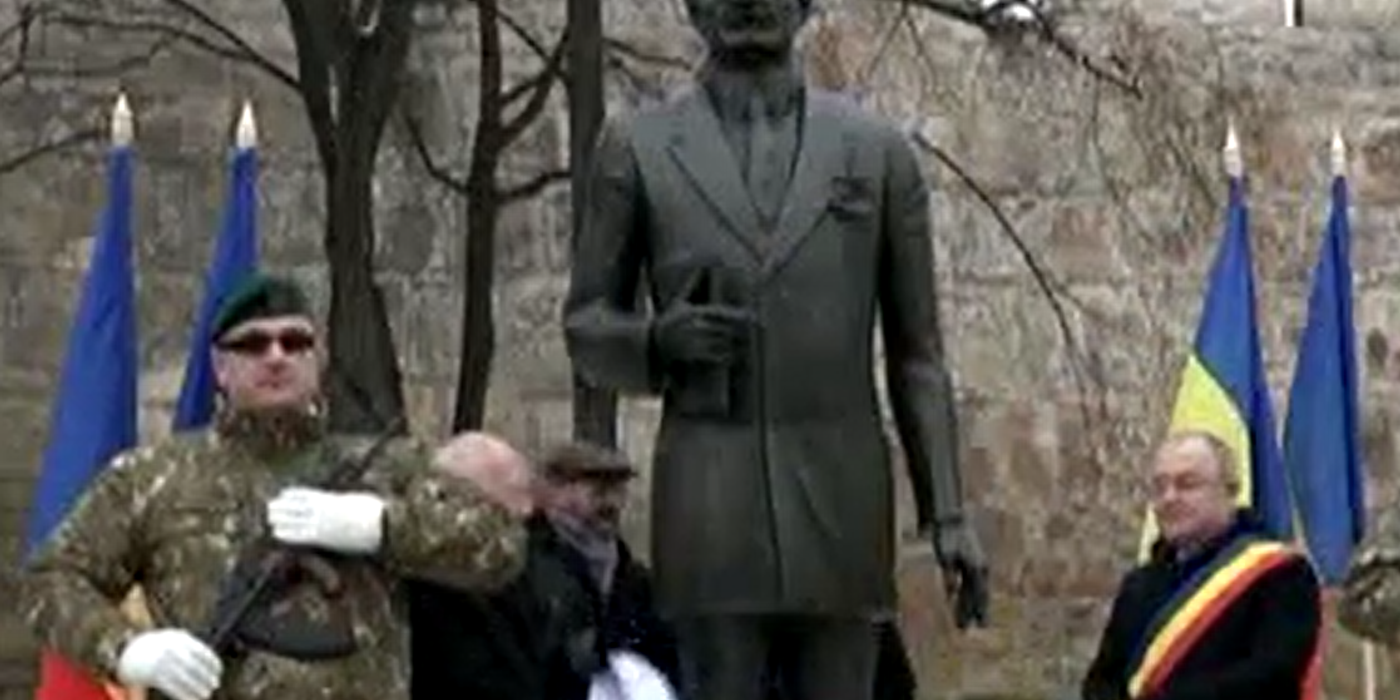 Foto Video Societatea civilă protestează față de înlăturarea de pe soclu a statuii lui Iuliu Maniu. Reacția primarului Emil Boc