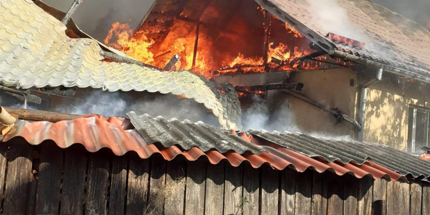 Incendiu de proporții, duminică dimineață la o casă din localitatea Cetan, comuna Vad