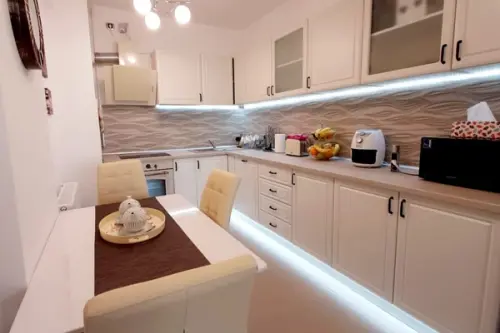 Acasa la Claudia intr-un apartament de 2 camere din Brasov amenajat cu un buget de 15.000 de euro