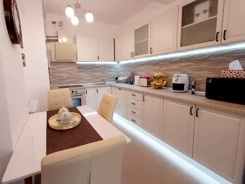 Acasa la Claudia intr-un apartament de 2 camere din Brasov amenajat cu un buget de 15.000 de euro