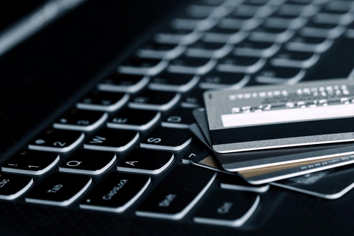 Tranzacția medie online cu cardul a crescut cu 15% în 2022