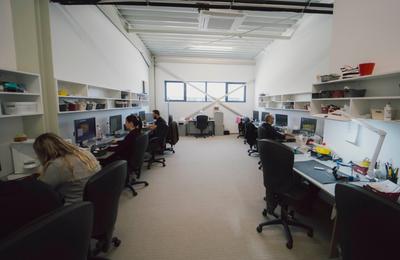 Un laborator de tehnică dentară din Iaşi colaborează cu 80 de medici din Franţa. Cofondatorul afacerii: Digitalizarea înseamnă o deschidere a pieţei, acum putem avea colaborări oriunde