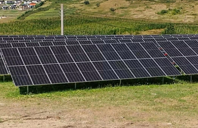 Tranziție verde în Ardeal: Cluj-Napoca investește 3,5 milioane de euro într-un parc fotovoltaic imens. Emil Boc: „50% din iluminatul public va fi asigurat din energie solară”