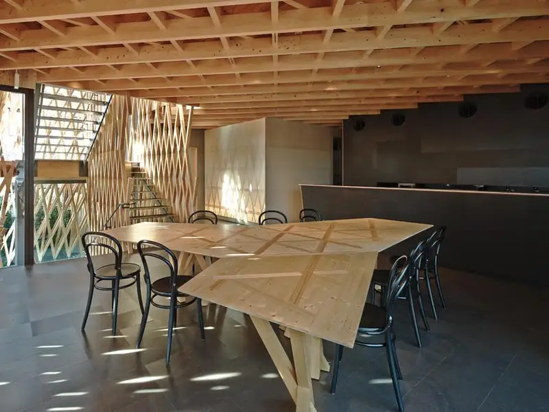 O cladire senzationala construita complet din lemn