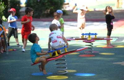 Se refac locurile de joacă, a aleile și spațiul verde din curțile grădinițelor din Sectorul 6 al Capitalei