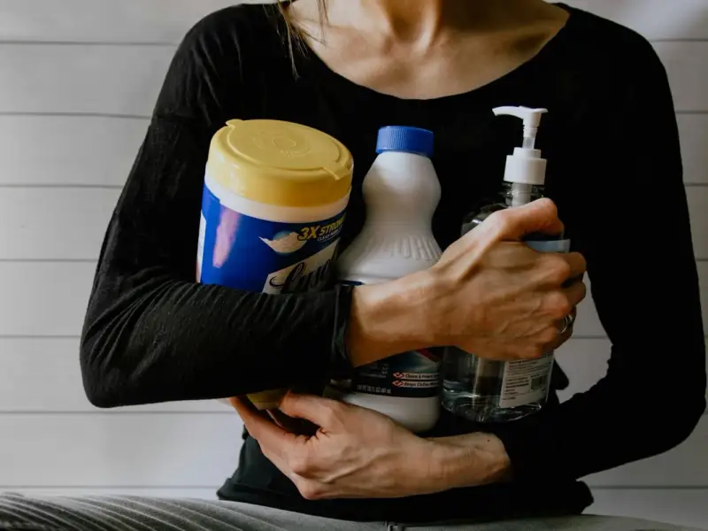 Lista produselor de curățenie esențiale pentru prima casă