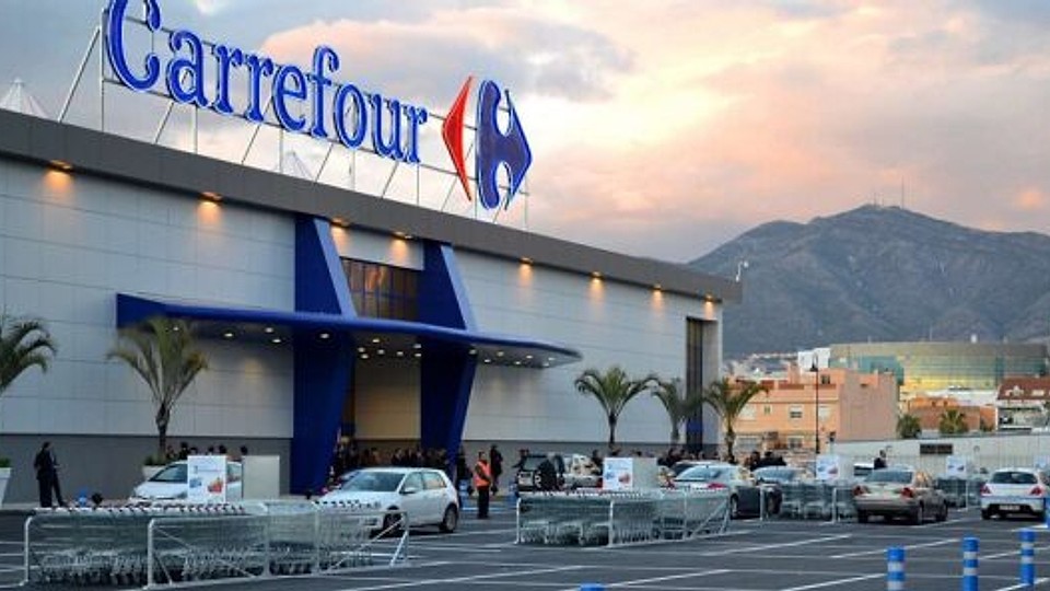 Carrefour, cu accent românesc: Frații Pavăl preiau magazinele retailerului francez într-o tranzacție de 823 milioane euro