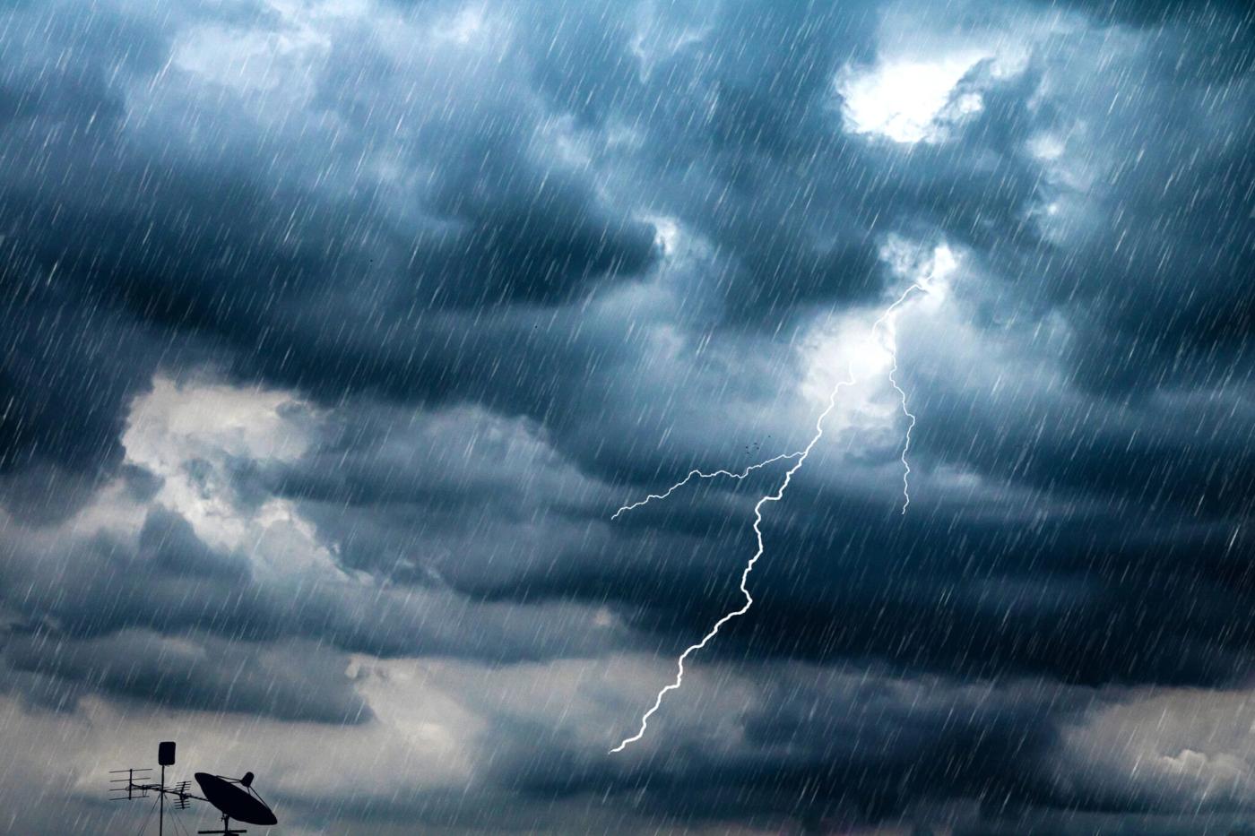 Prognoza meteo pentru următoarele două săptămâni. Vremea rea revine peste tot în România