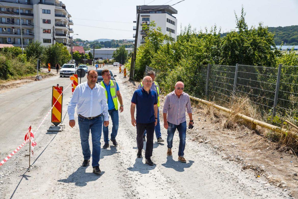 Emil Boc a ieșit luni pe teren și vizitat șantierele a trei proiecte de infrastructură din oraș