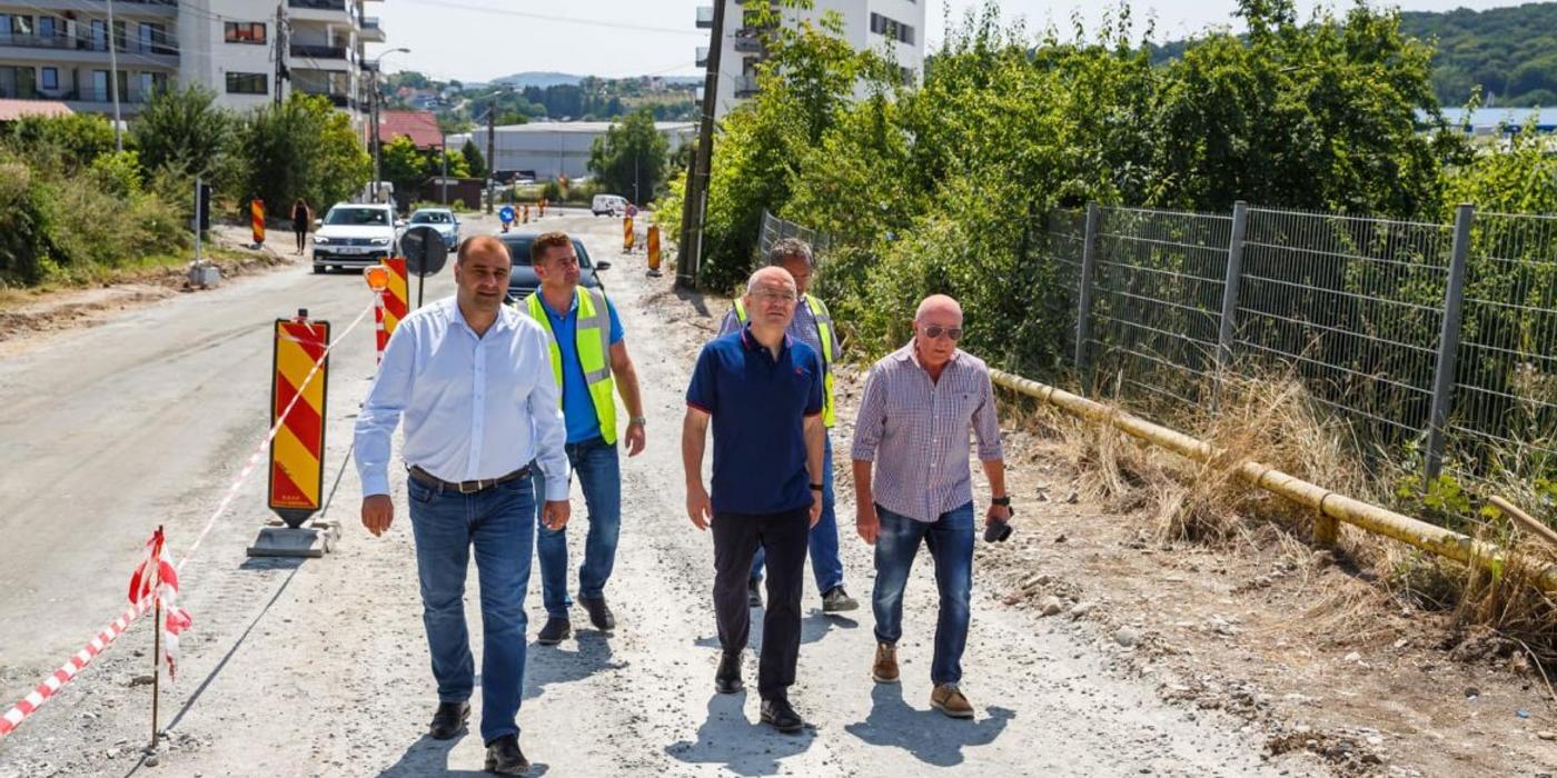 Emil Boc a ieșit luni pe teren și vizitat șantierele a trei proiecte de infrastructură din oraș