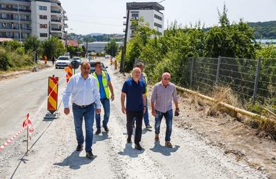 Emil Boc a ieșit luni pe teren și vizitat șantierele a trei proiecte de infrastructură din oraș