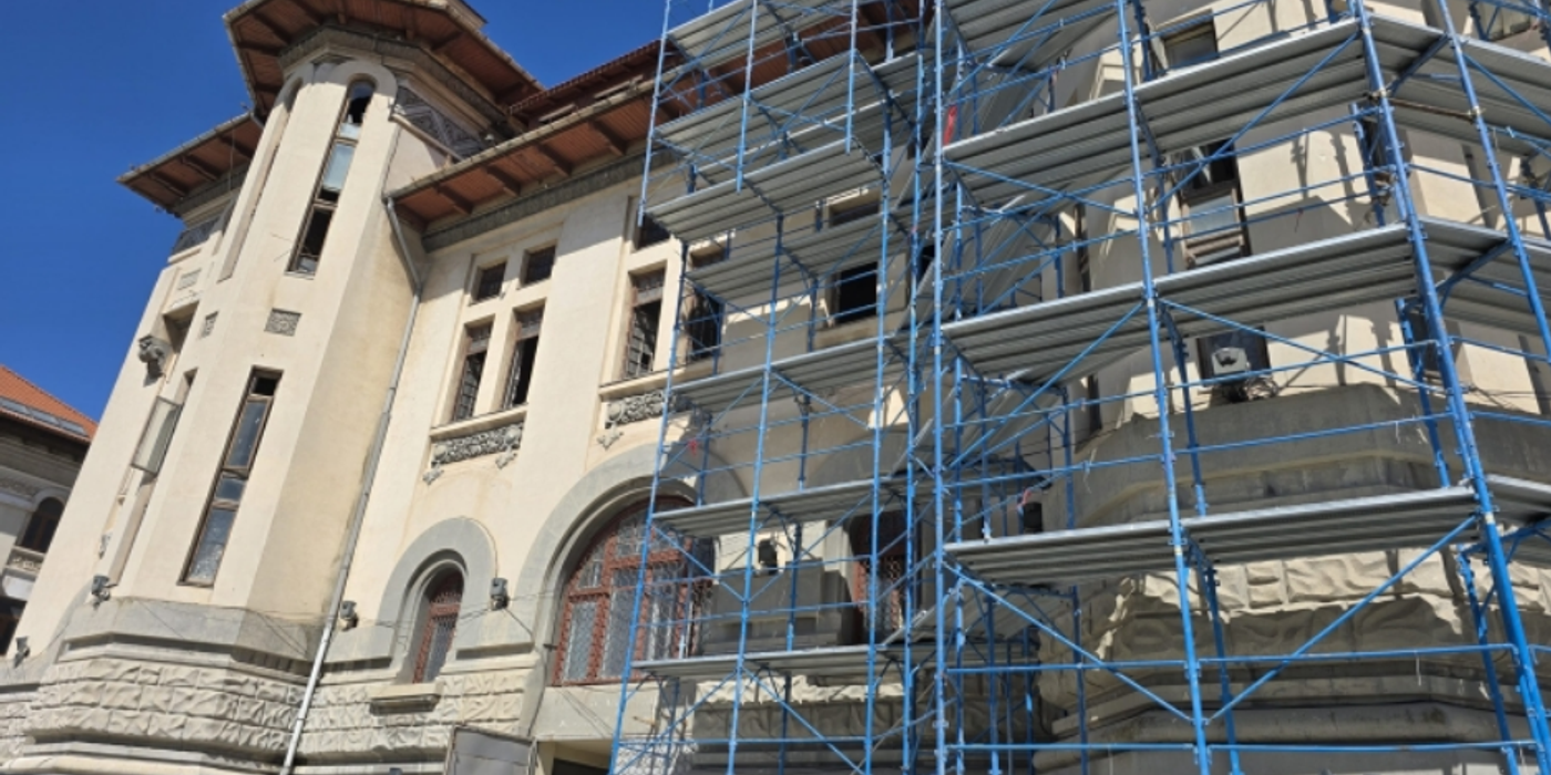 Muzeul de Istorie și Arheologie, în plin șantier! Se lucrează la reabilitarea monumentalei clădiri din Peninsulă
