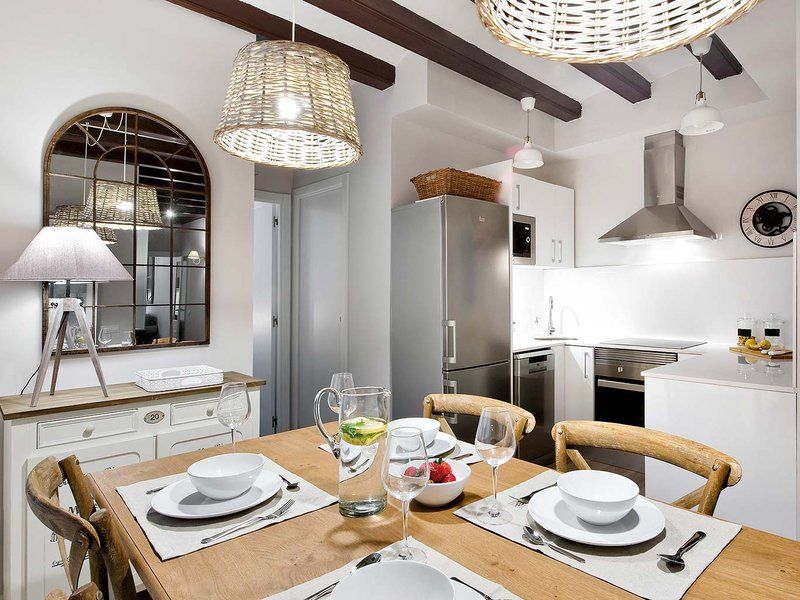 O renovare totala aduce o noua viata unui apartament vechi de 65 mp