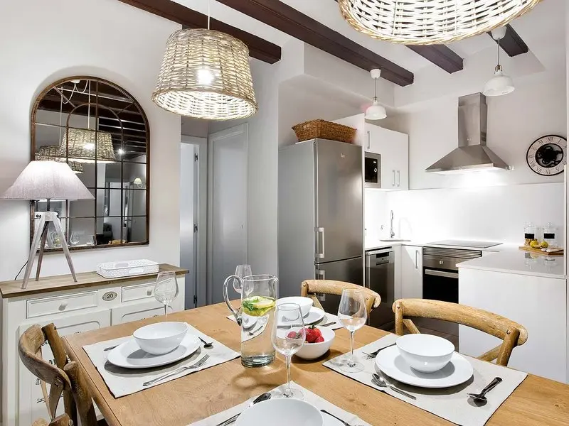 O renovare totala aduce o noua viata unui apartament vechi de 65 mp