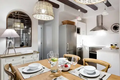 O renovare totala aduce o noua viata unui apartament vechi de 65 mp