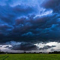 Prognoza meteo, 5 mai. Vremea va fi călduroasă, dar va ploua