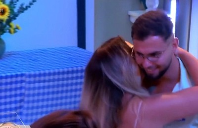 Gabriela l-a pupat pe Sorin pe gât. Cum a reacționat Diana când a aflat de gestul intim