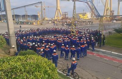 Salariaţii Şantierului Naval Damen Mangalia anunţă proteste, nemulţumiţi de modul în care decurg negocierile privind majorări salariale pentru acest an FOTO