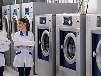 Spălătorii profesionale în 2026: Cum tehnologia reduce costurile și crește productivitatea în industria textilă și HoReCa