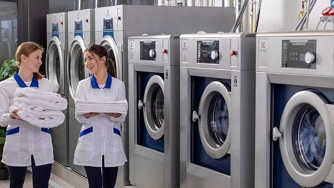 Spălătorii profesionale în 2026: Cum tehnologia reduce costurile și crește productivitatea în industria textilă și HoReCa