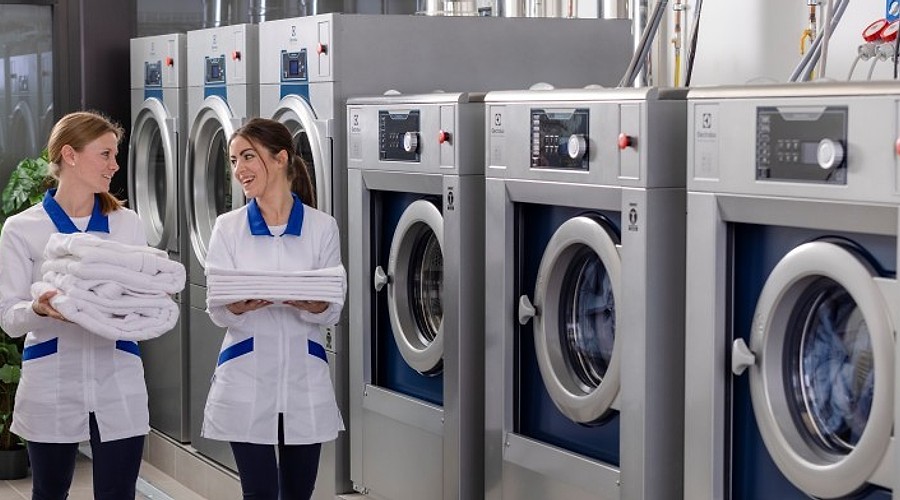 Spălătorii profesionale în 2026: Cum tehnologia reduce costurile și crește productivitatea în industria textilă și HoReCa