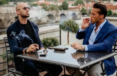 Andrew Tate a ajuns la spital. Au apărut noi stenograme incriminatorii în dosarul celor doi frați