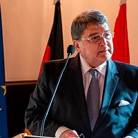 Ce i-a spus Keith Kellogg ministrului Emil Hurezeanu despre bazele americane din România