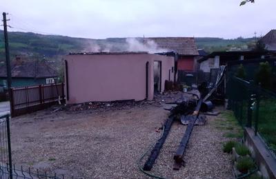 Miercuri dimineața în localitatea Căianu, un adăpost de găini a fost cuprins de flăcări