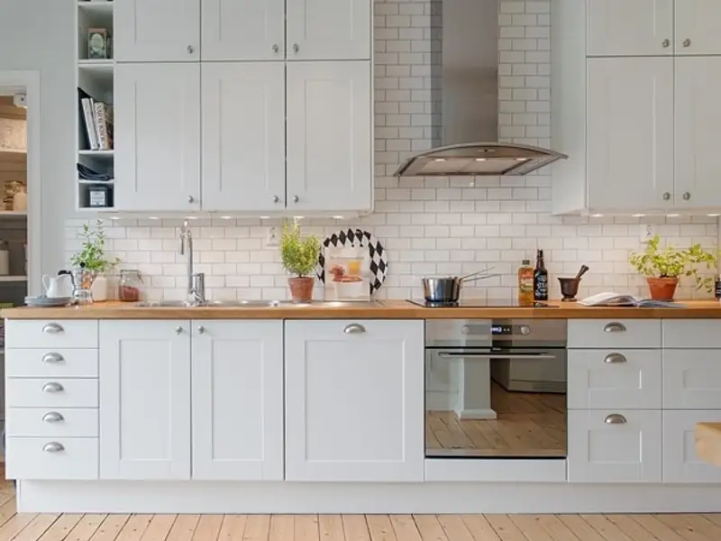 10 modele de amenajari de bucatarii cu alb