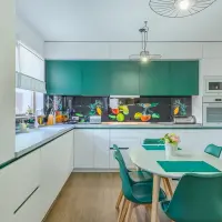 Amenajare moderna in culori vii Casa 140 mp