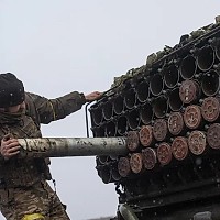 România a dat Ucrainei sistem de artilerie copiat după „Grad”-ul sovietic. Îi distruge pe ruși