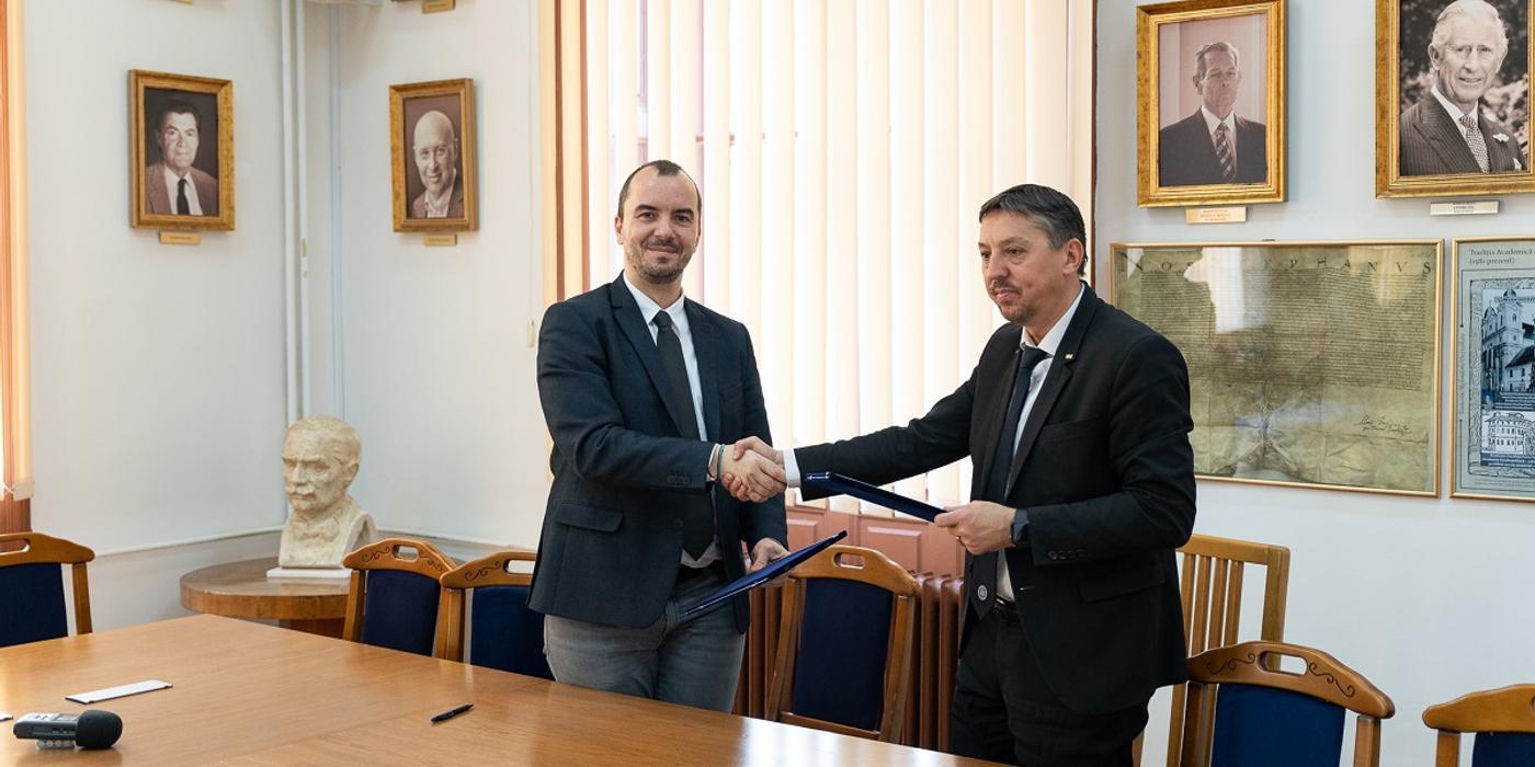 UBB și Microsoft România încheie un parteneriat strategic în domeniul digitalizării