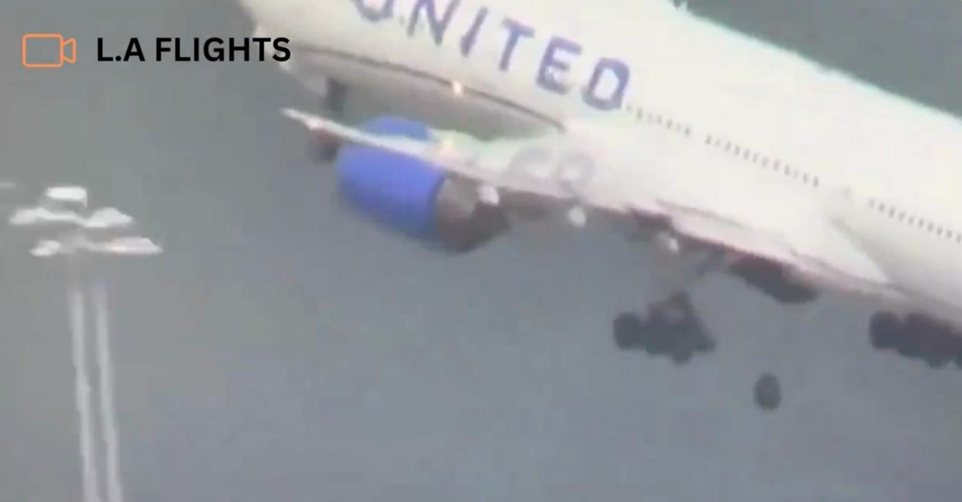 Un zbor al companiei United Airlines a fost deviat după ce avionul, construit de Boeing, a pierdut o roată în zbor VIDEO