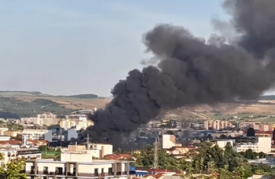 Incendiu violent la intrarea în Cluj-Napoca: Vopsitorie și locuință în flăcări în Sânnicoară