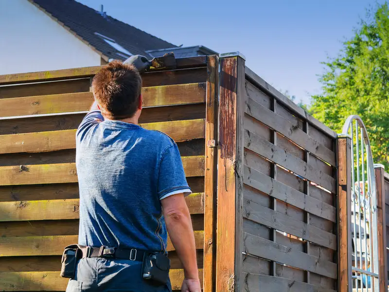 3 sfaturi practice ca sa construiesti un gard din lemn rezistent in timp