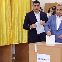 Operațiune uriașă de influențare a alegerilor în favoarea lui George Simion în diaspora. Pe TikTok