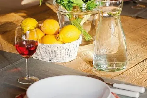 Infuzia verii în casa ta: 4 idei luminoase pentru un decor proaspăt și vesel