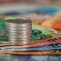 Alertă financiară! Populația, sfătuită să-și păstreze economiile cash