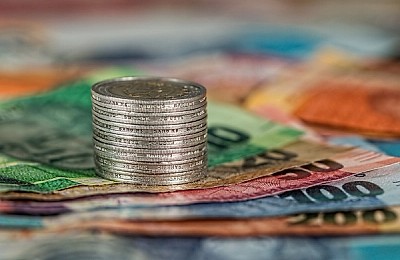 Alertă financiară! Populația, sfătuită să-și păstreze economiile cash