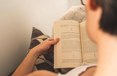 Tipuri de cărți erotice! Cât de divers este acest gen și cum poți găsi cartea care să te fascineze?