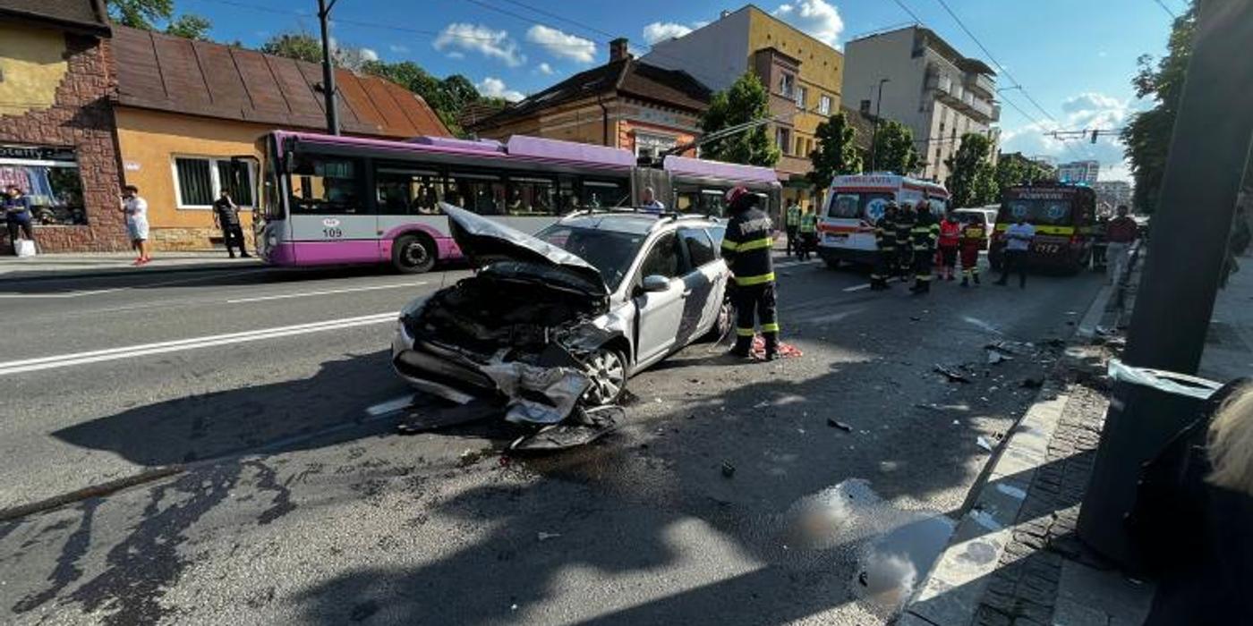 Un accident cu 5 autoturisme s-a produs luni, 22 mai, pe Calea Moților