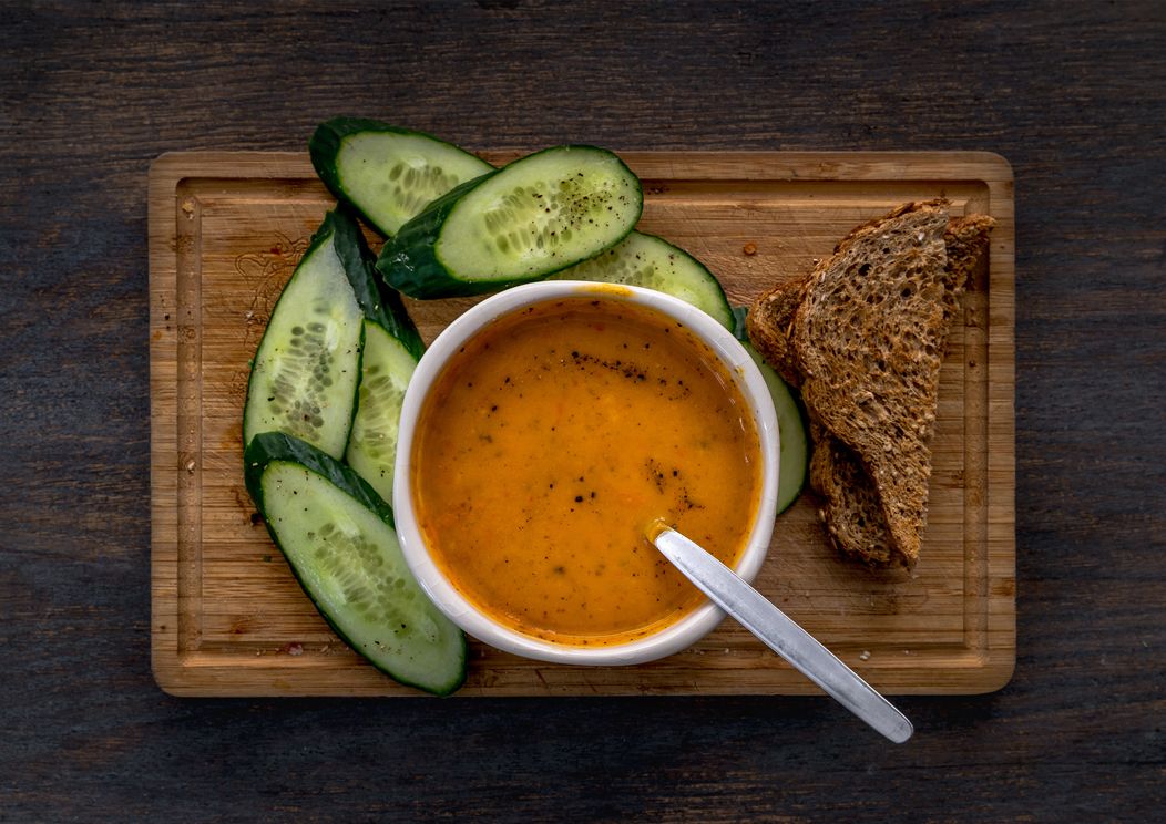 Hjemmelaget gulrotsuppe med tomat og ingefær