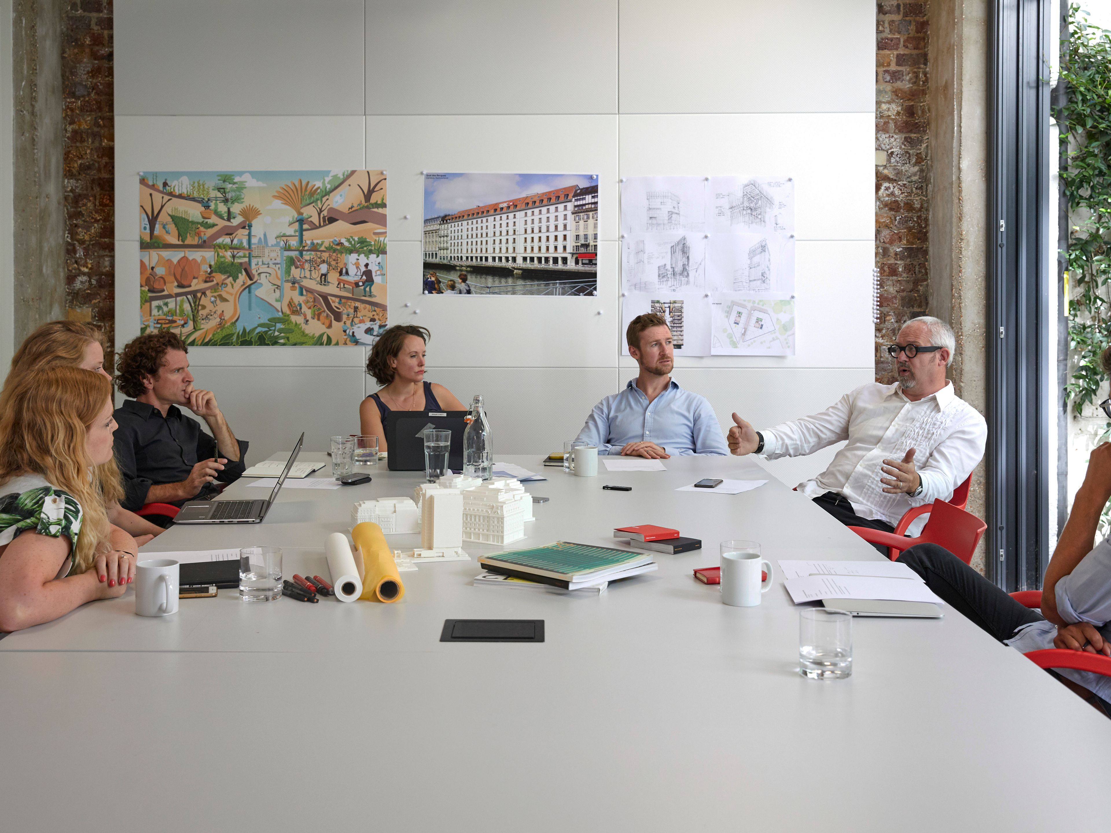 Make office roundtable