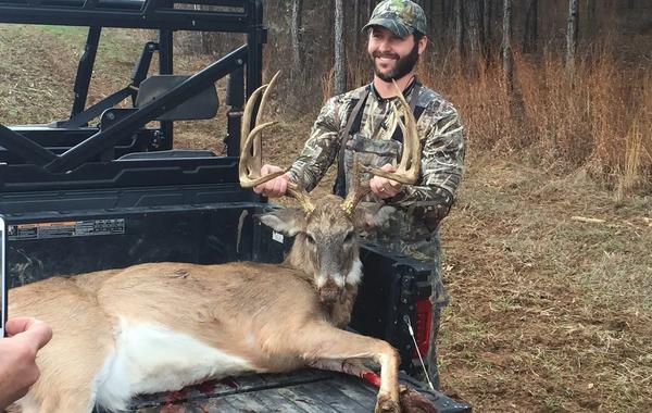 Trophy whitetail buck during a guided Alabama deer hunt.