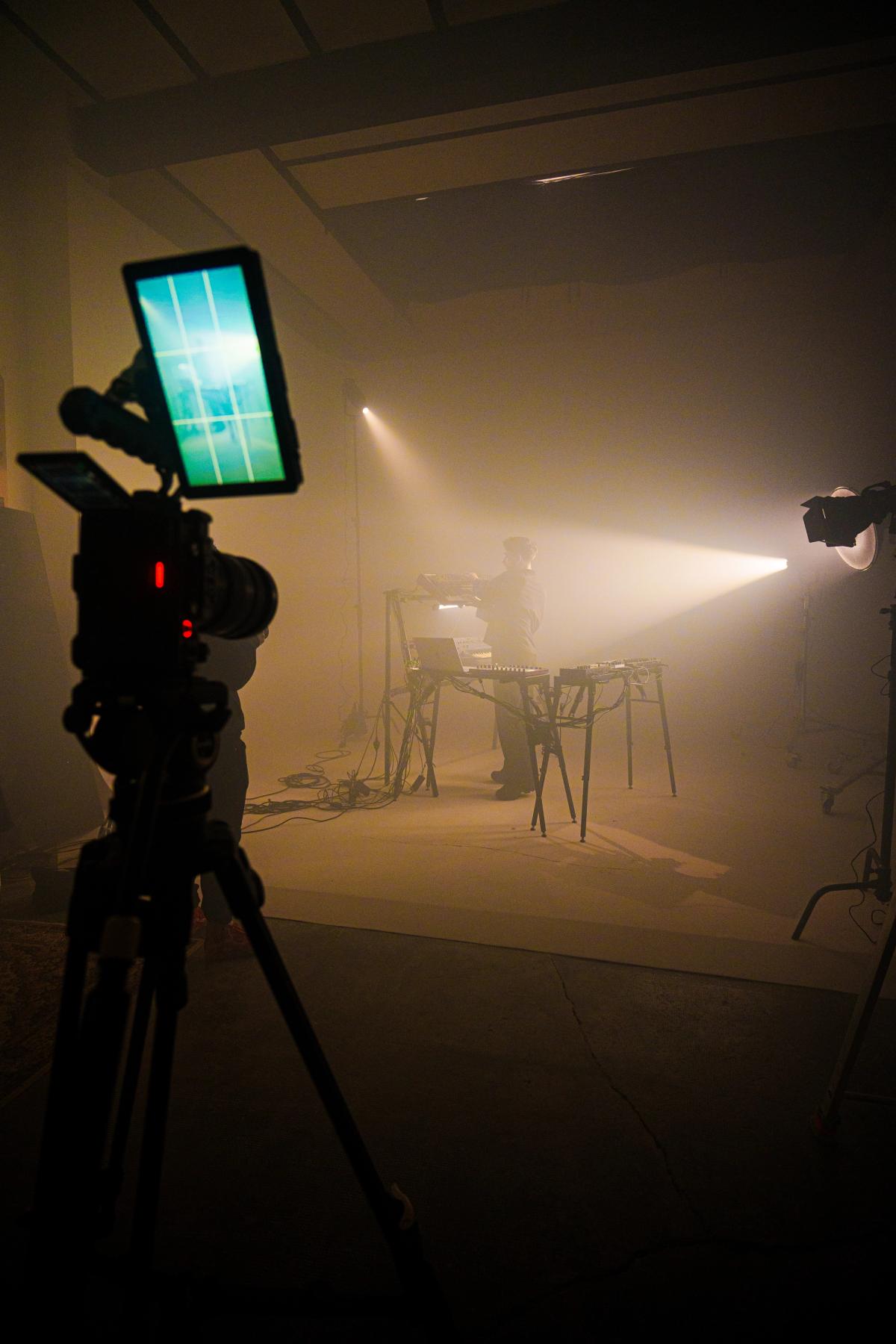 Backstage tournage clip musique coloré