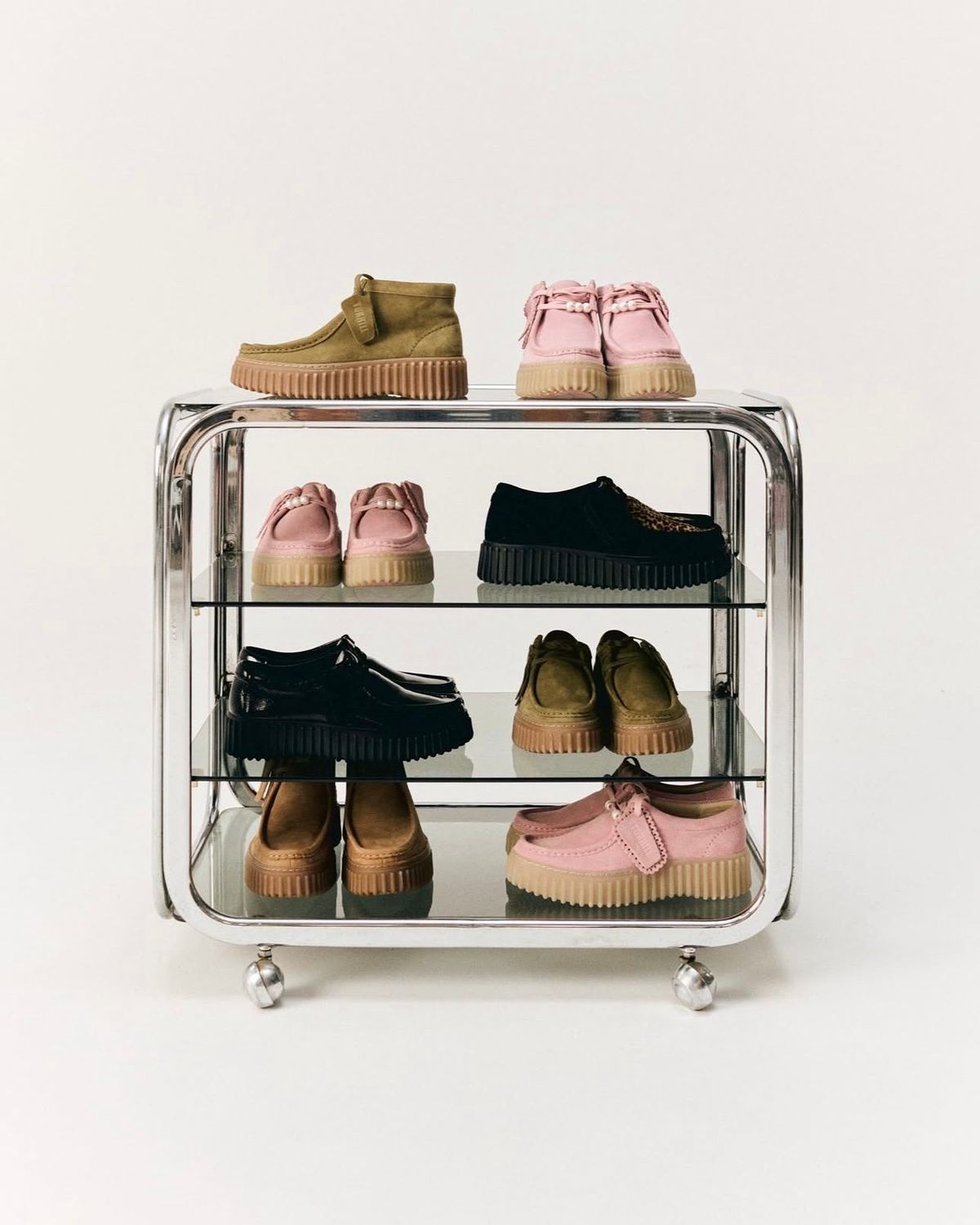 Shooting chaussures Clarks sur fond cyclorama blanc
