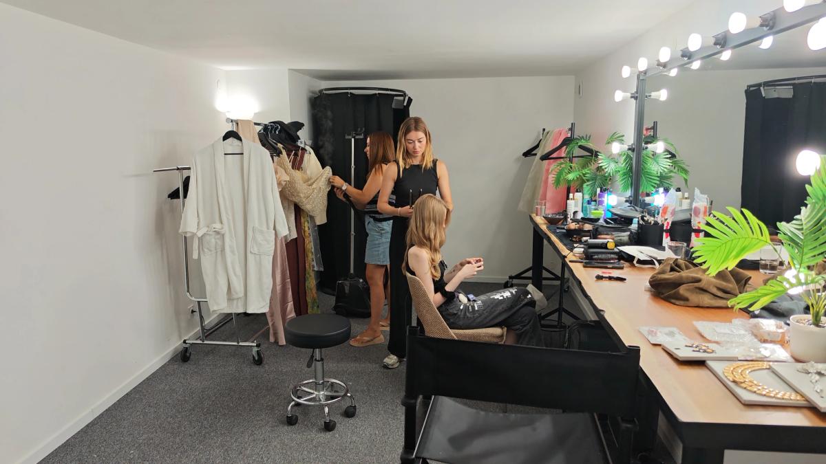 Salle Habillage Maquillage Coiffure chez Your Studio Labry
